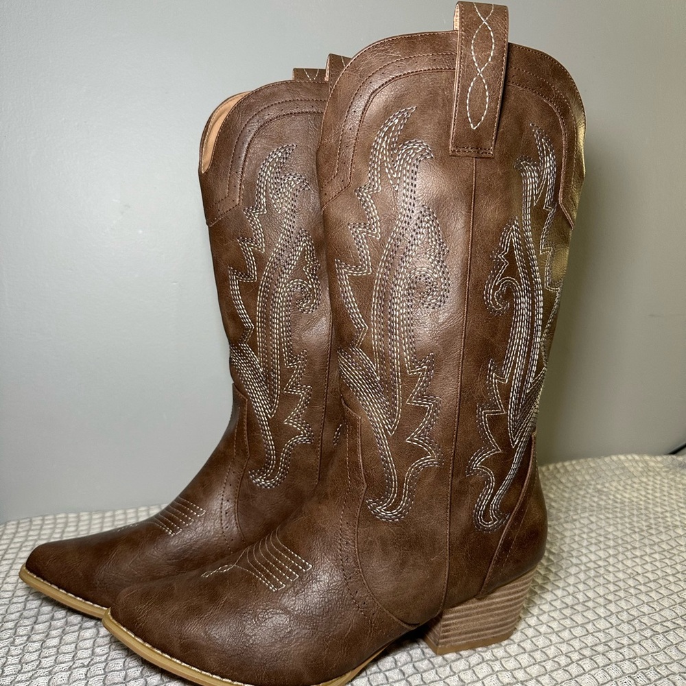 Brown Embroidered Heeled Boots (Zzheels)